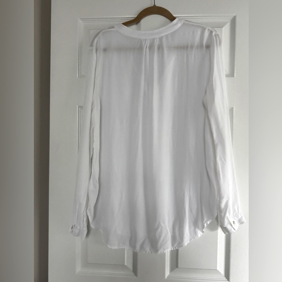 VELVET by Graham and Spencer
ROSIE RAYON CHALLIS BLOUSE IN WHITE size Large - Picture 4 of 10